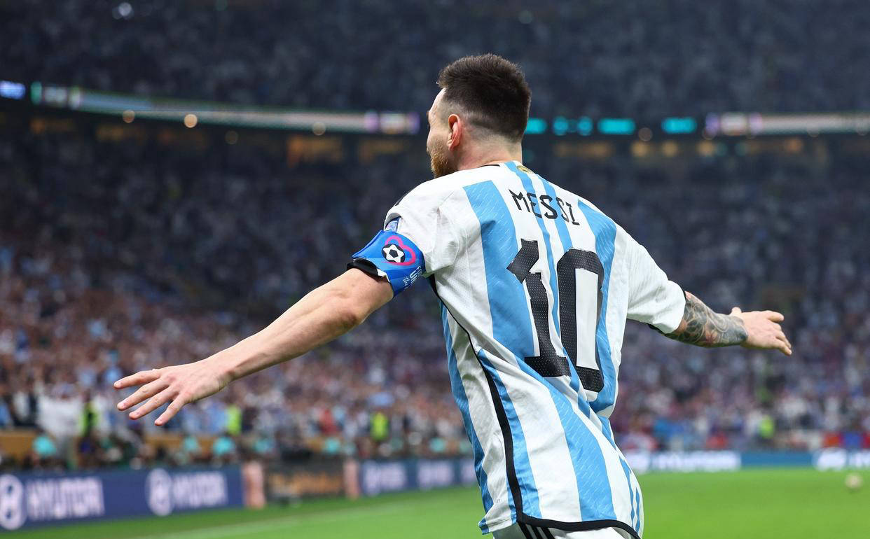 梅西焦点对战，莱万多夫斯基与50激战勇士分钟，最后时刻胜出胜负难料！爱游戏体育官方网站登录