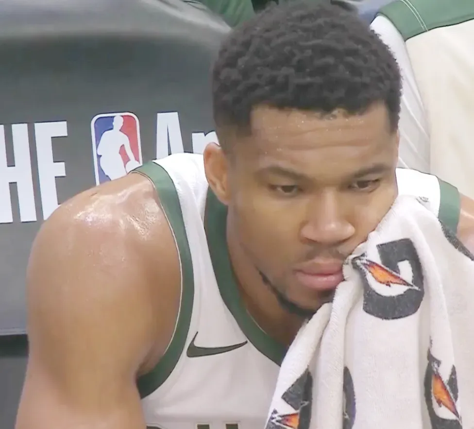 字母哥意外战胜阿森纳，领先优势明显引爆全场！(曼联和阿森纳)爱游戏体育赛事直播